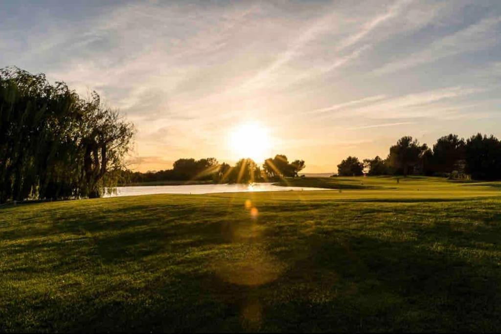 Moment De Detente Sur Le Golf De Pont-Royal Mallemort Extérieur photo